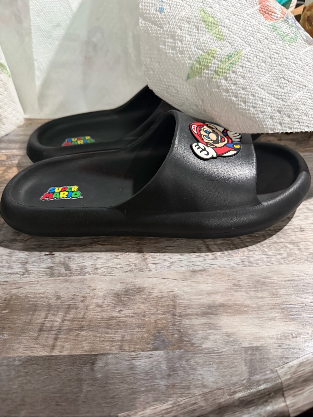 Nintendo Black Super Mario men's size 11 Slide Sandals with Mario Patch